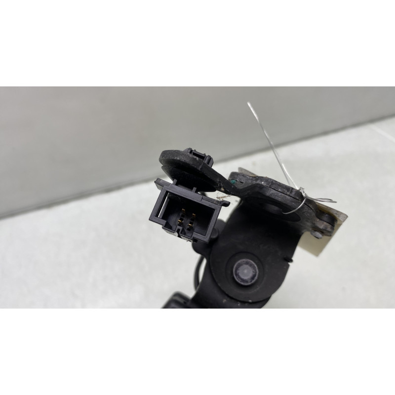 Attache ceinture arriere gauche SKODA OCTAVIA 4 Photo n°4