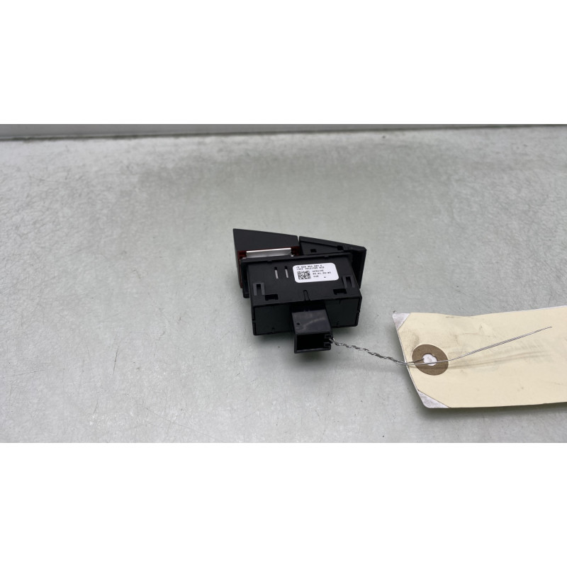 Bouton de warning SKODA OCTAVIA 4 Photo n°2
