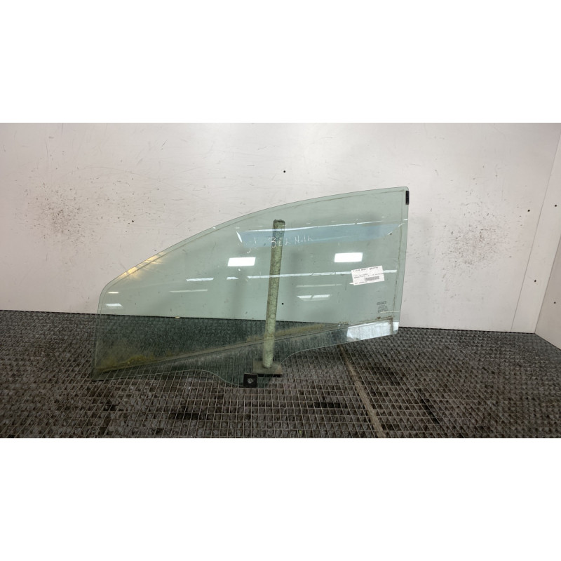 Vitre avant gauche FIAT GRANDE PUNTO Photo n°1