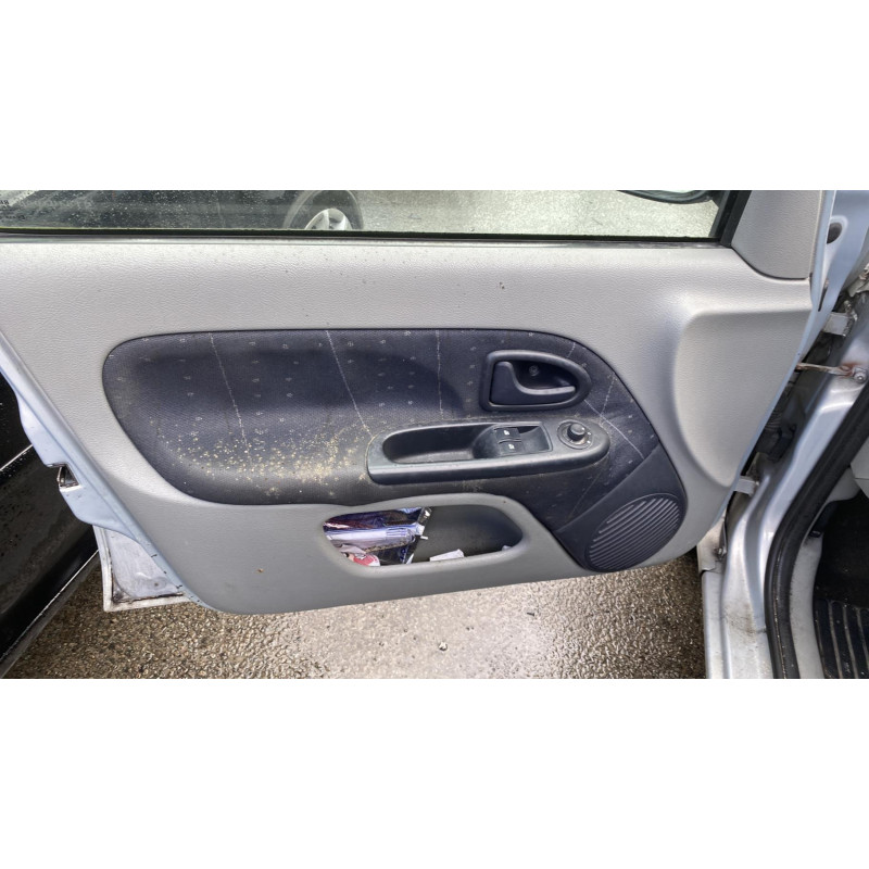 Porte arriere droit RENAULT CLIO 2 Photo n°10