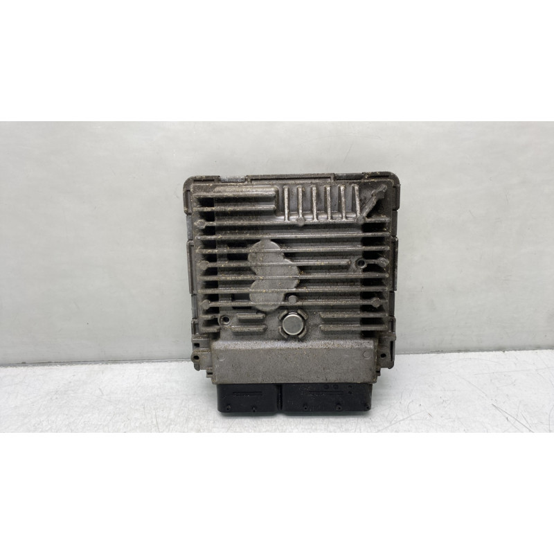 Calculateur moteur VOLKSWAGEN POLO 5 Photo n°1
