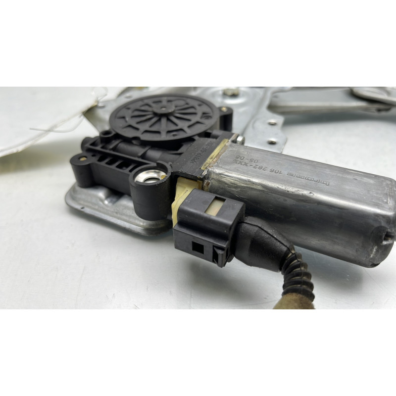 Leve vitre electrique avant gauche TOYOTA YARIS 1 Photo n°3