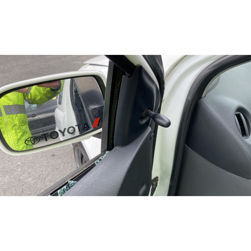 Serrure avant gauche TOYOTA YARIS 1 Photo n°16