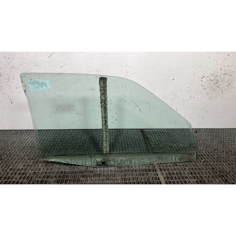 Vitre avant gauche PEUGEOT 306 Photo n°4