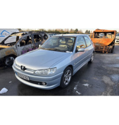 Vitre avant gauche PEUGEOT 306