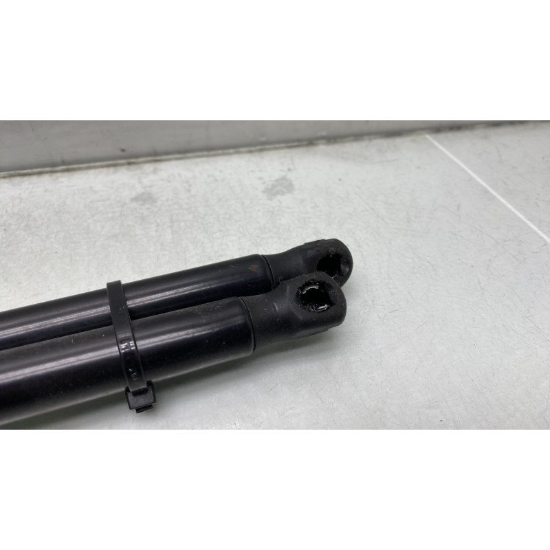 Verin de coffre HYUNDAI I 10 2 Photo n°3