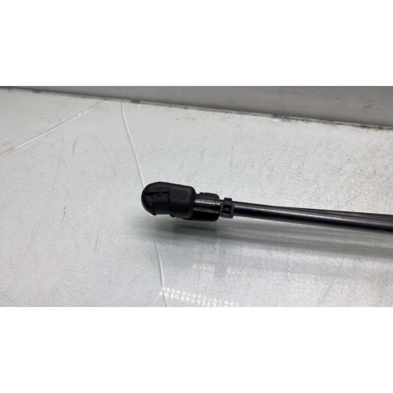 Verin de coffre HYUNDAI I 10 2 Photo n°4