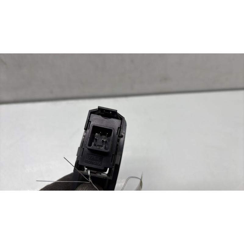 Interrupteur de leve vitre arriere droit TOYOTA COROLLA VERSO 2 Photo n°3