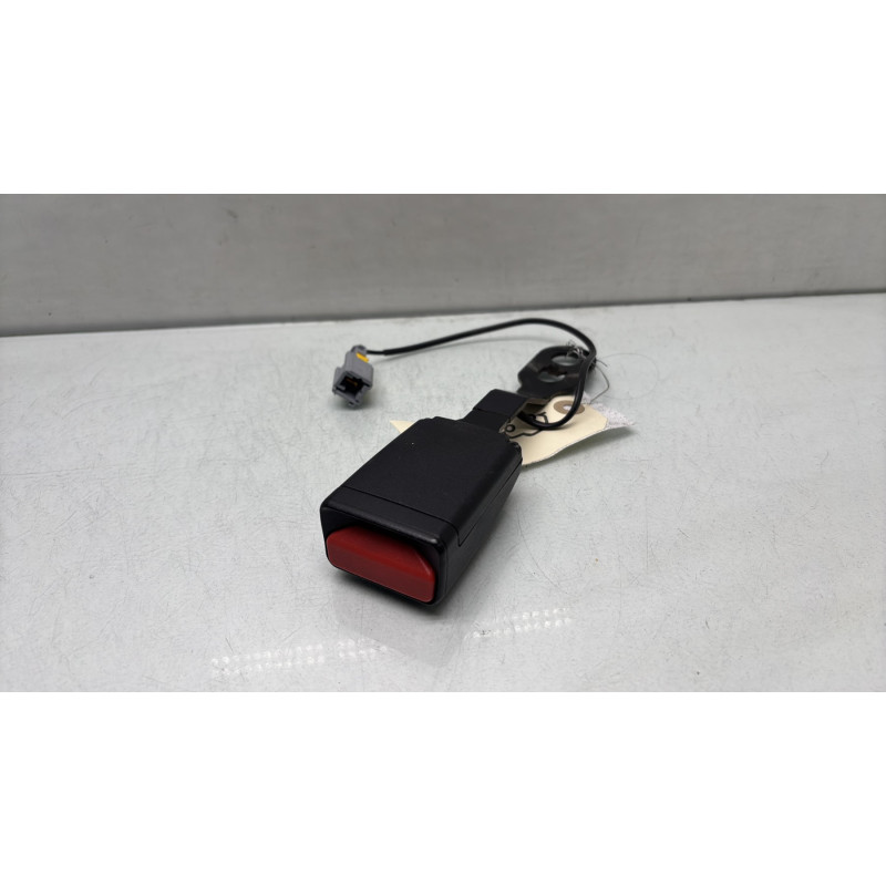 Attache ceinture avant droit PEUGEOT 208 1 Photo n°2