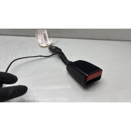 Attache ceinture avant gauche PEUGEOT 208 1