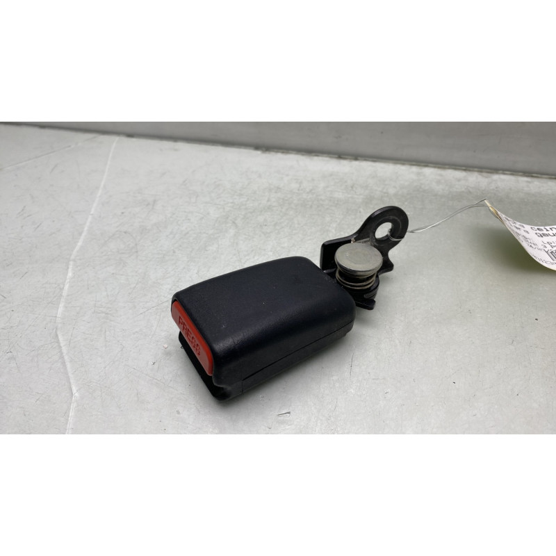 Attache ceinture arriere gauche MITSUBISHI SPACE STAR 3 Photo n°1