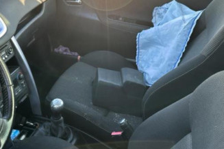 Vitre avant droit PEUGEOT 207