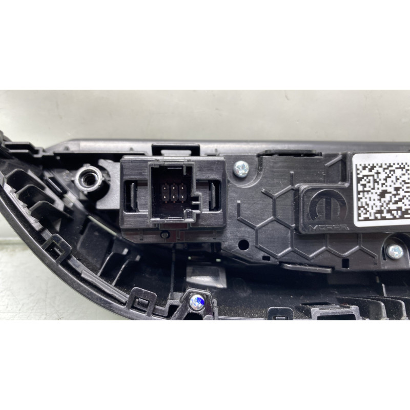 Bouton de warning OPEL CORSA F Photo n°4
