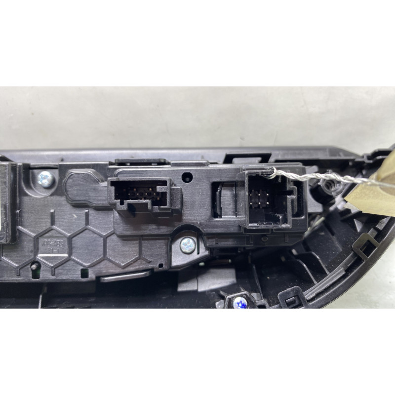 Bouton de warning OPEL CORSA F Photo n°5