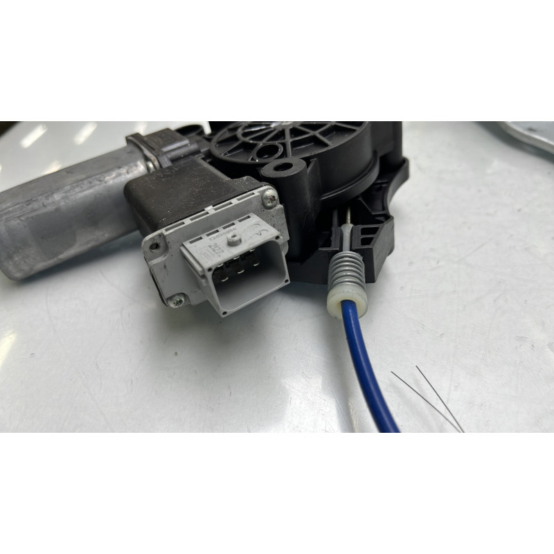Leve vitre electrique avant droit OPEL CORSA E Photo n°4