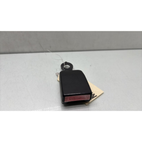 Attache ceinture avant droit DACIA SANDERO 1