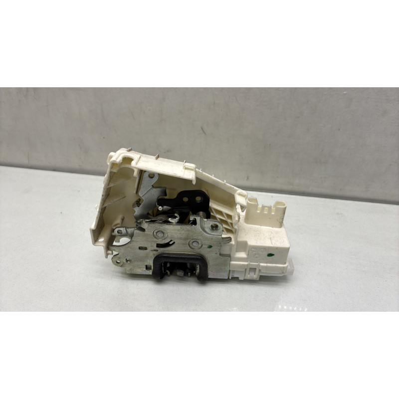 Serrure avant droit MERCEDES CLASSE A 169 Photo n°4