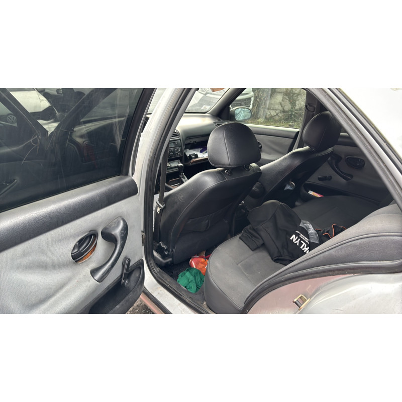 Poignee porte avant gauche PEUGEOT 406 Photo n°15
