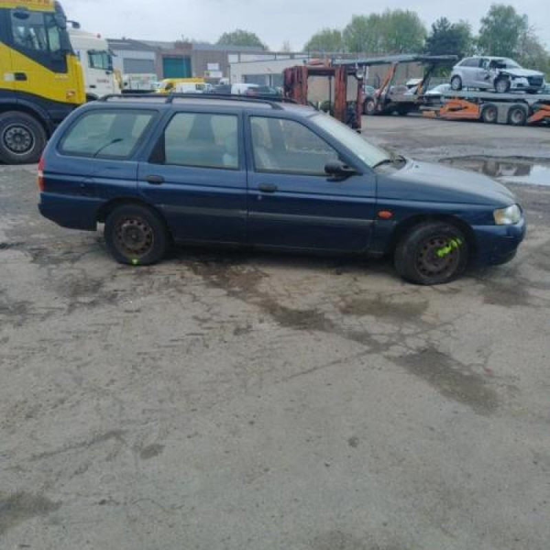 Feu arriere principal droit (feux) FORD ESCORT 6 Photo n°5