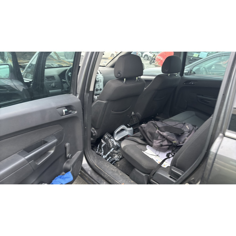Pare choc arriere OPEL ZAFIRA B Photo n°17