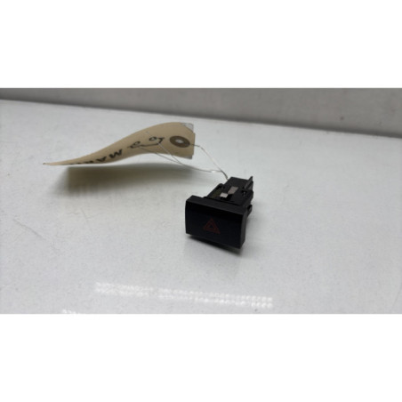 Bouton de warning VOLKSWAGEN POLO 5 Photo n°1
