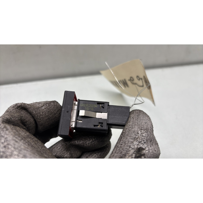 Bouton de warning VOLKSWAGEN POLO 5 Photo n°3