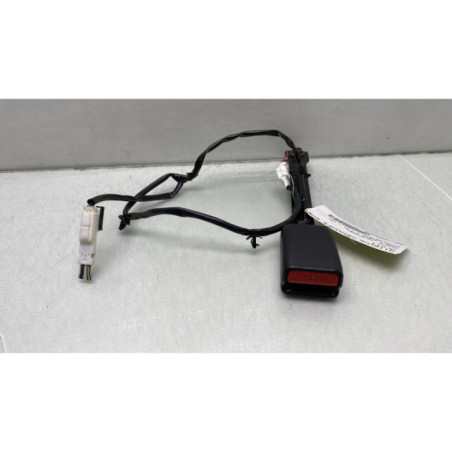 Attache ceinture avant droit NISSAN JUKE 1