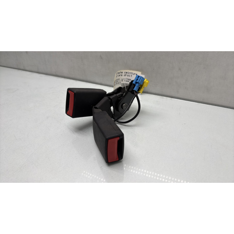 Attache ceinture arriere droit MERCEDES CLASSE A 176 Photo n°1