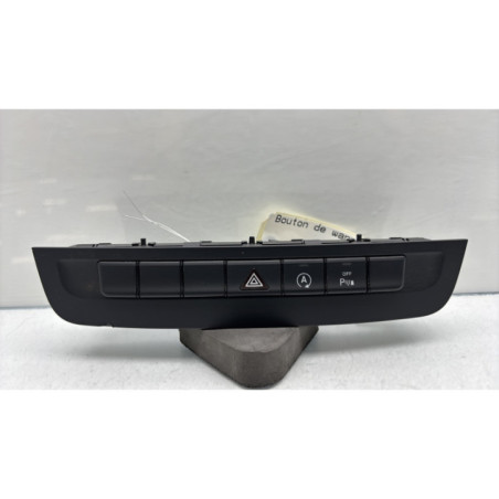Bouton de warning MERCEDES CLASSE A 176