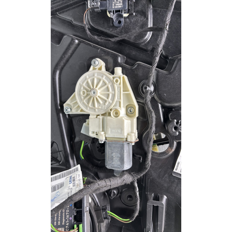 Leve vitre electrique avant gauche MERCEDES CLASSE A 176 Photo n°2