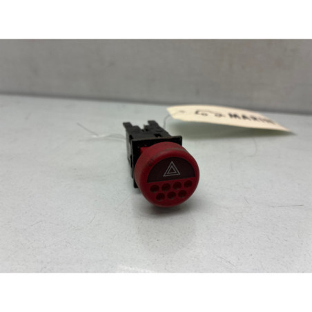 Bouton de warning PEUGEOT 106 Photo n°1