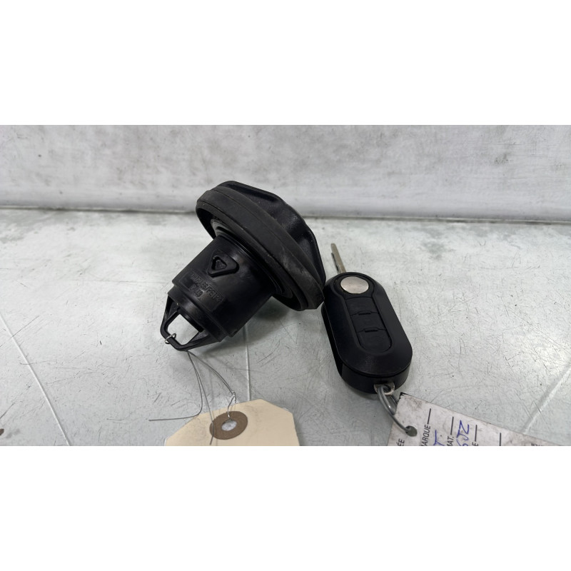 Bouchon de carburant FIAT PUNTO EVO 3 Photo n°2