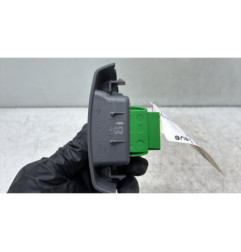 Interrupteur de leve vitre avant droit TOYOTA AYGO 1