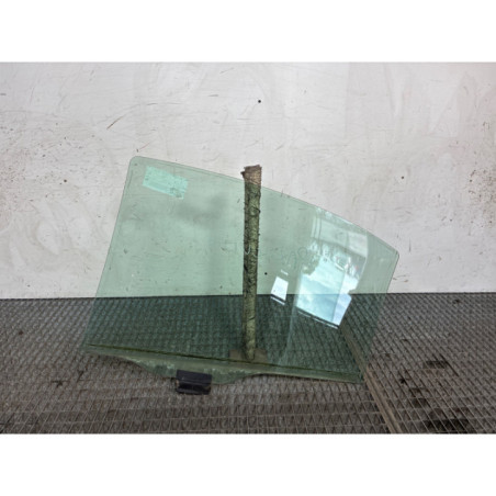 Vitre arriere droit PEUGEOT 607
