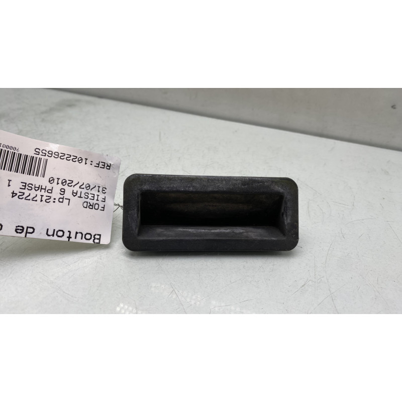 Bouton de coffre FORD FIESTA 6 Photo n°1