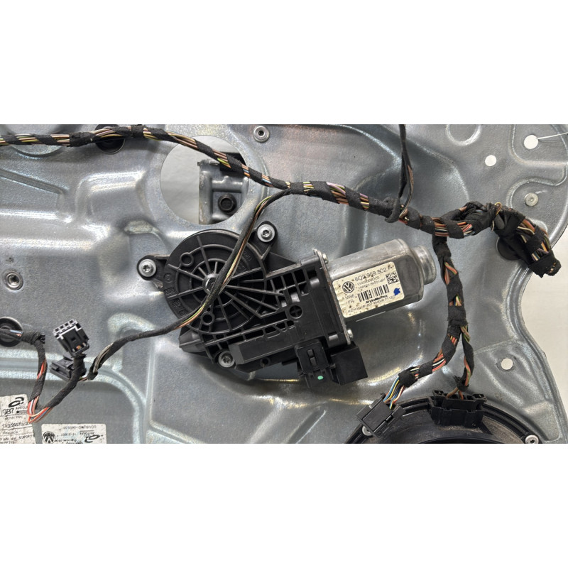 Leve vitre electrique avant gauche VOLKSWAGEN POLO 4 Photo n°2