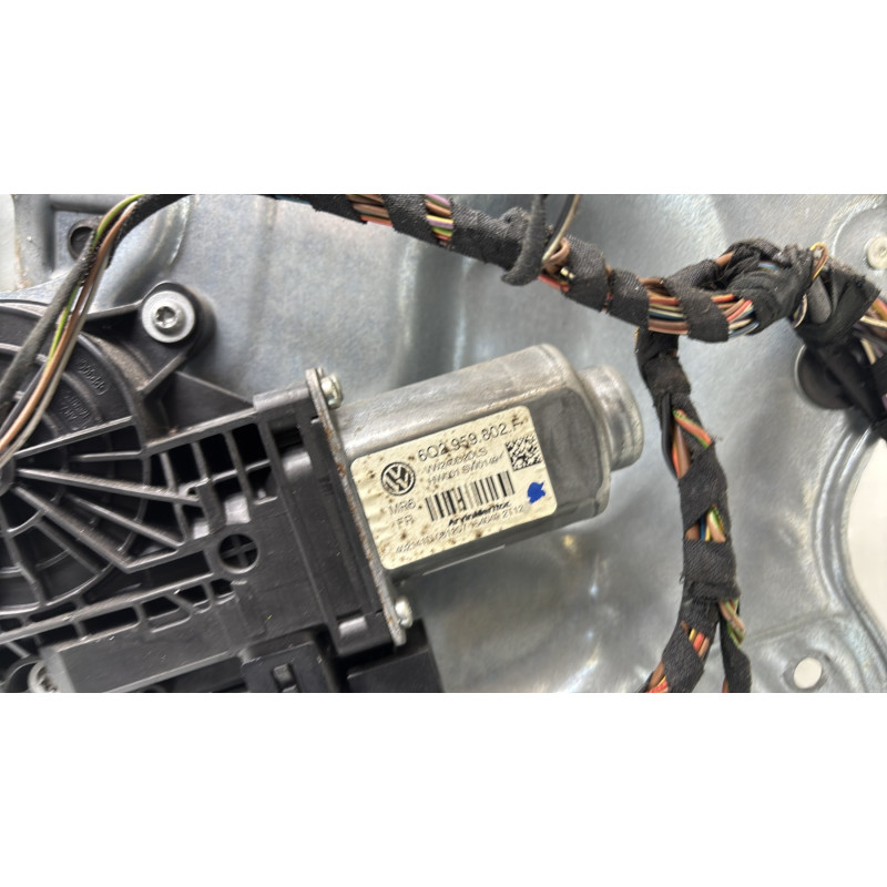 Leve vitre electrique avant gauche VOLKSWAGEN POLO 4 Photo n°3