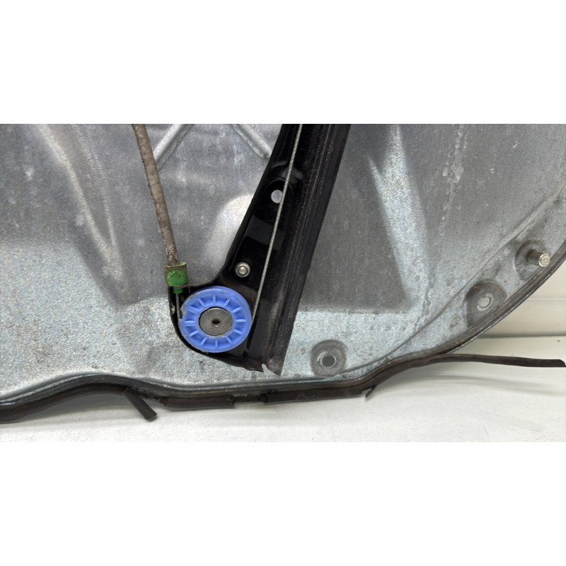 Leve vitre electrique avant gauche VOLKSWAGEN POLO 4 Photo n°9