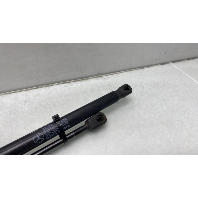 Verin de coffre MERCEDES CLASSE A 169 Photo n°4