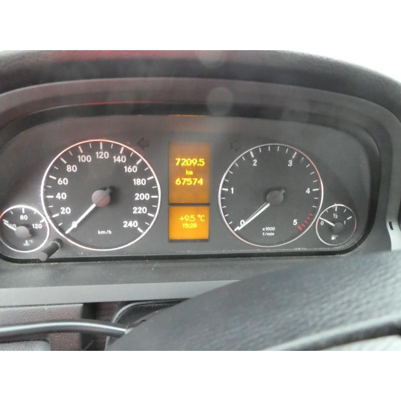 Verin de coffre MERCEDES CLASSE A 169 Photo n°8