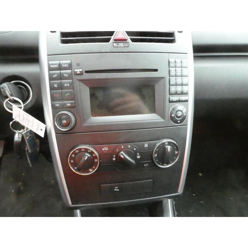 Verin de coffre MERCEDES CLASSE A 169 Photo n°10