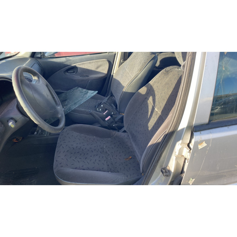Vitre arriere gauche CITROEN SAXO Photo n°15