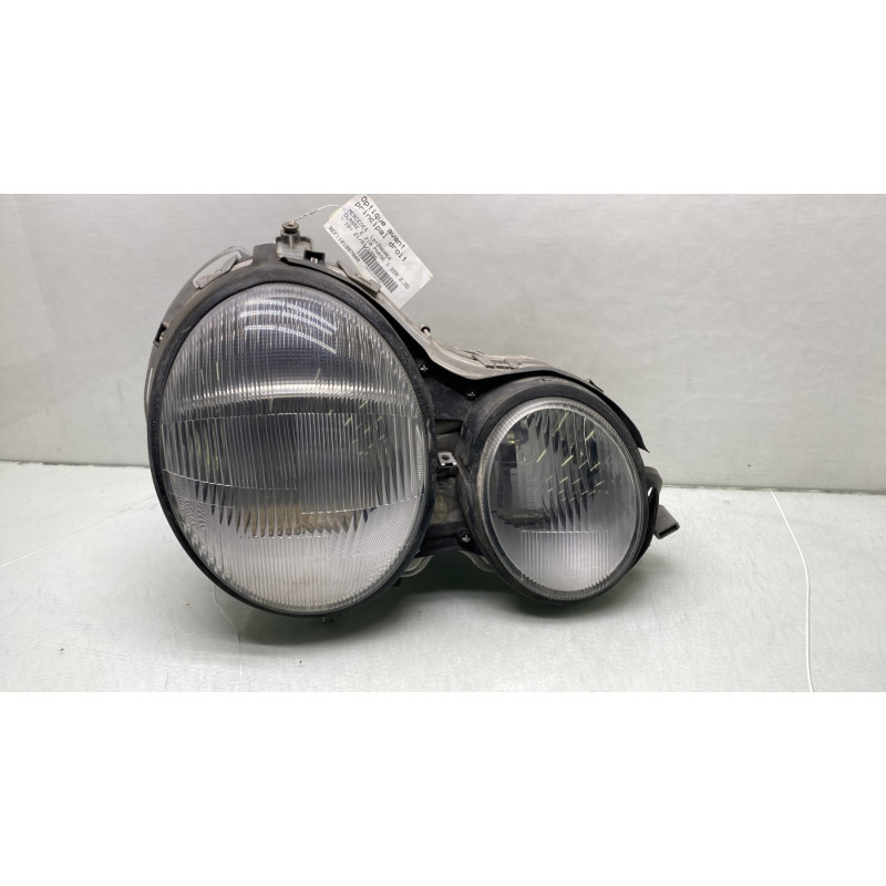 Optique avant principal droit (feux)(phare) MERCEDES CLASSE E 210 Photo n°1