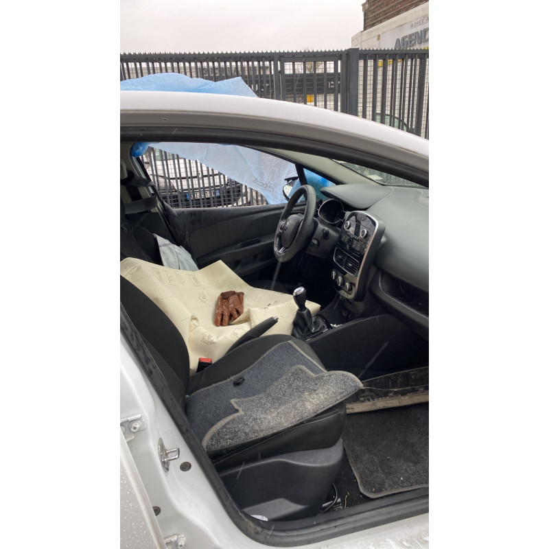 Volant RENAULT CLIO 4 Photo n°12