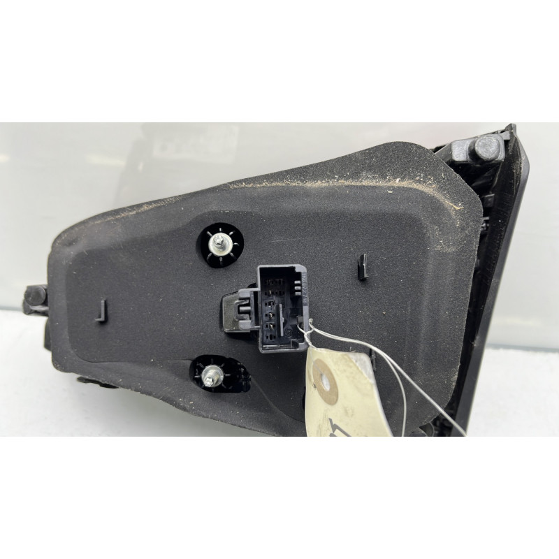 Feu arriere secondaire gauche (feux) VOLKSWAGEN GOLF 8 Photo n°5