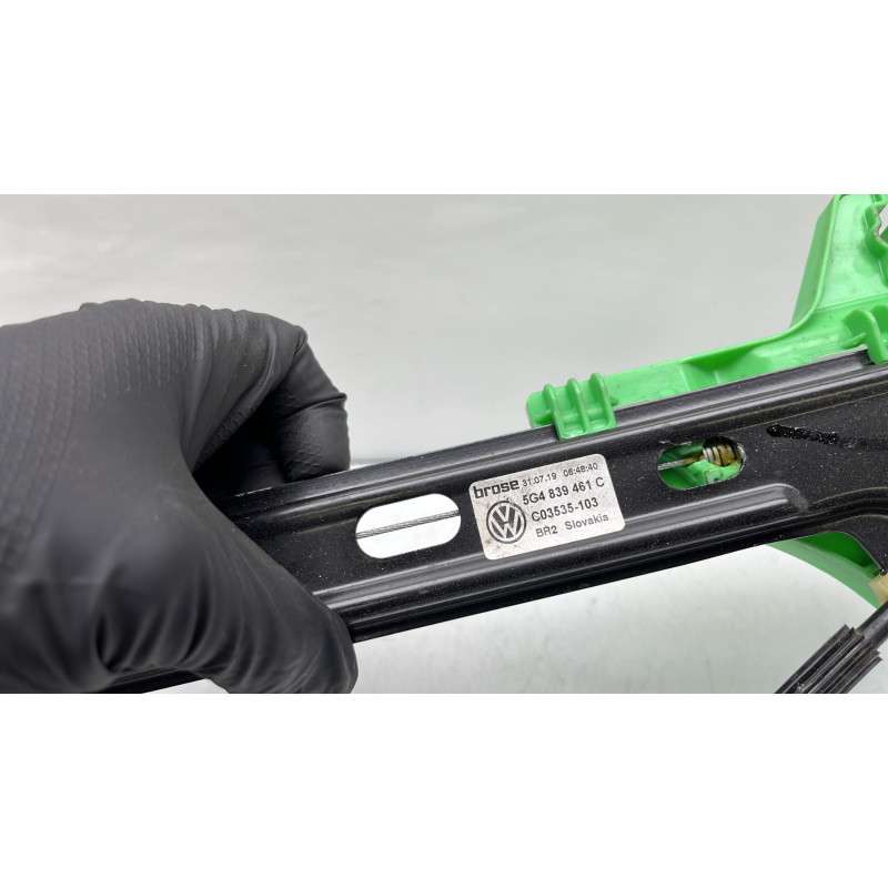 Leve vitre electrique arriere gauche VOLKSWAGEN GOLF 8 Photo n°5