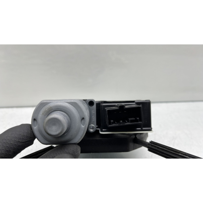 Leve vitre electrique arriere gauche VOLKSWAGEN GOLF 8 Photo n°6