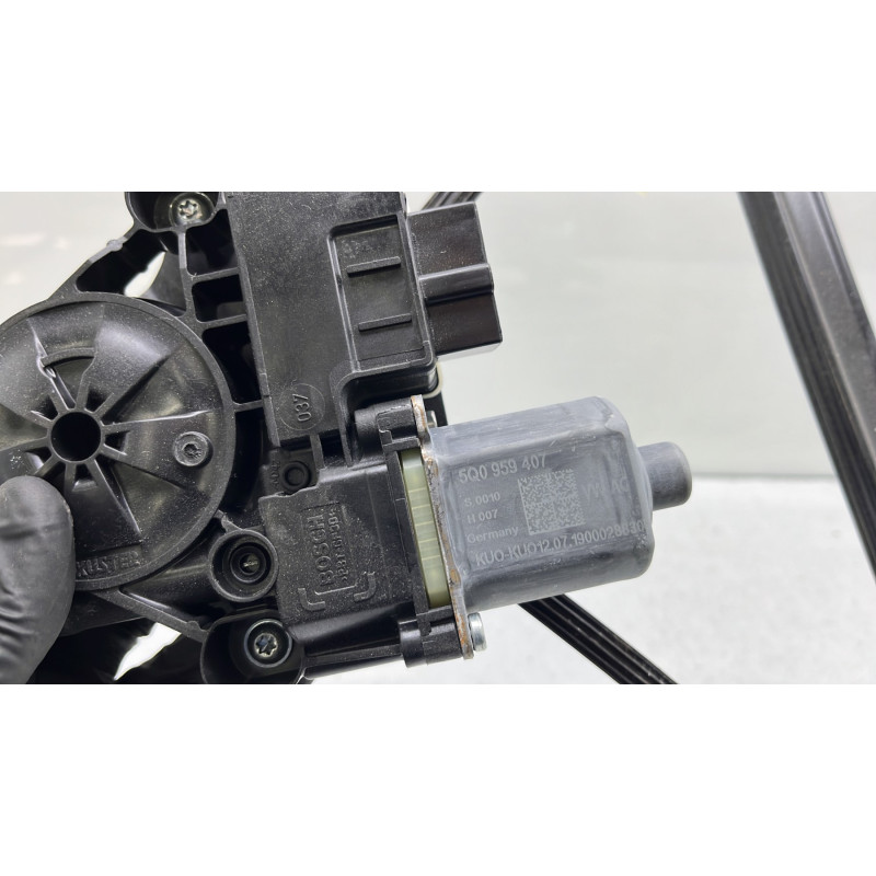 Leve vitre electrique arriere gauche VOLKSWAGEN GOLF 8 Photo n°7