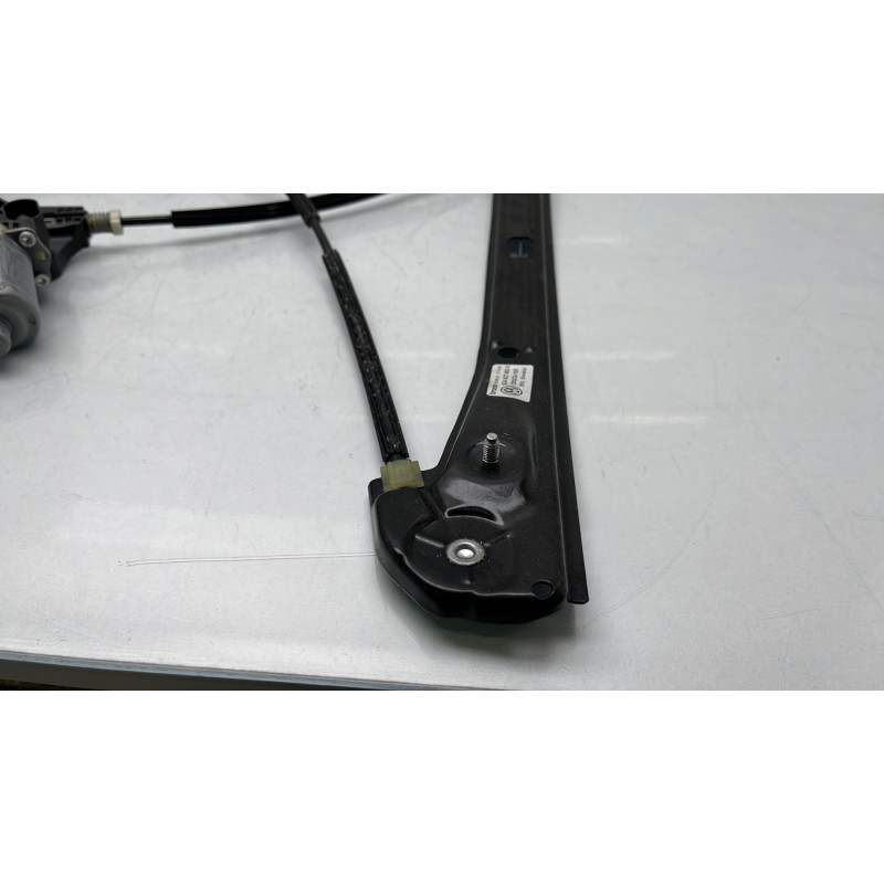 Leve vitre electrique avant droit VOLKSWAGEN GOLF 8 Photo n°4