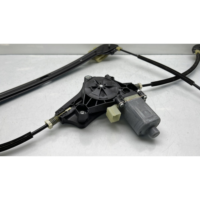 Leve vitre electrique avant droit VOLKSWAGEN GOLF 8 Photo n°5